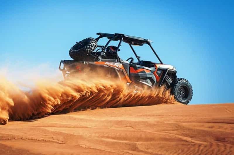 Parcourez les dunes : aventure guidée en buggy au Qatar