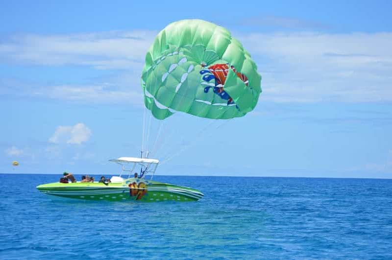 Billet Oahu : Parasail sur la baie de Maunalua avec vue sur le Diamond Head