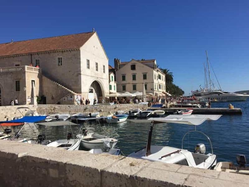 Hvar intemporelle : visite à pied de la vieille ville avec un guide de la région
