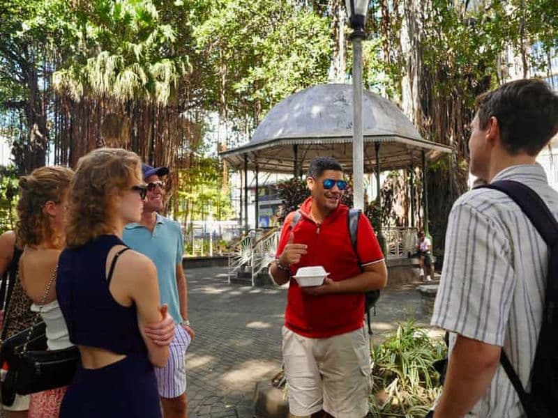 Port Louis : visite à pied des spécialités culinaires de rue et des sites incontournables de la ville