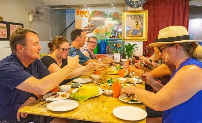 Billet Phnom Penh : Visite gastronomique nocturne en Tuk Tuk avec boissons