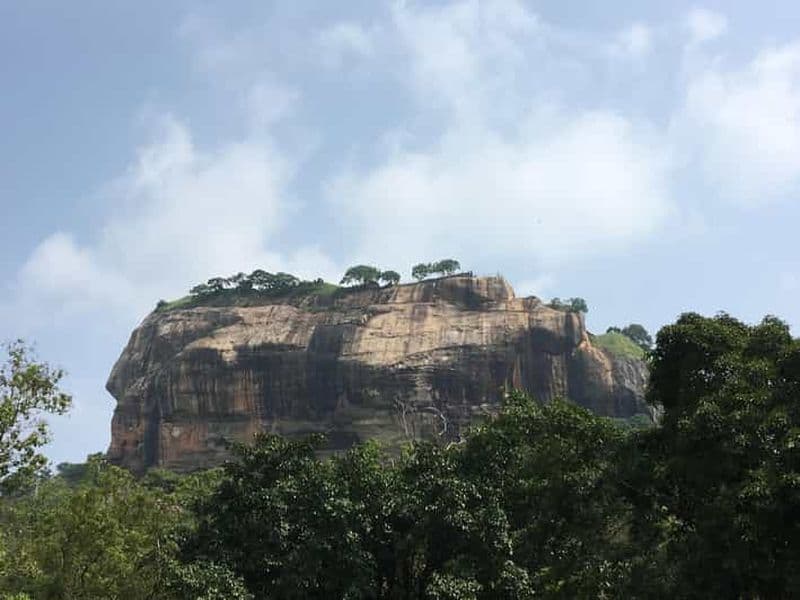 Le Rocher du Lion Sigiriya : Exploration de la forteresse et des fresques