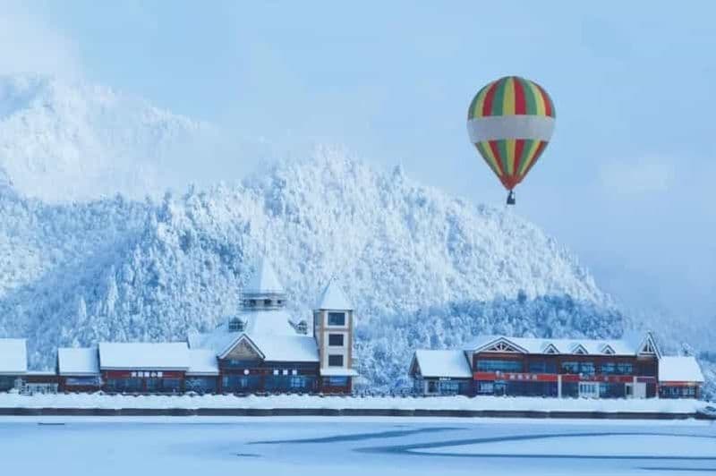Excursion d'une journée à Xiling Snow Mountain : ski, téléphérique et vue sur les nuages