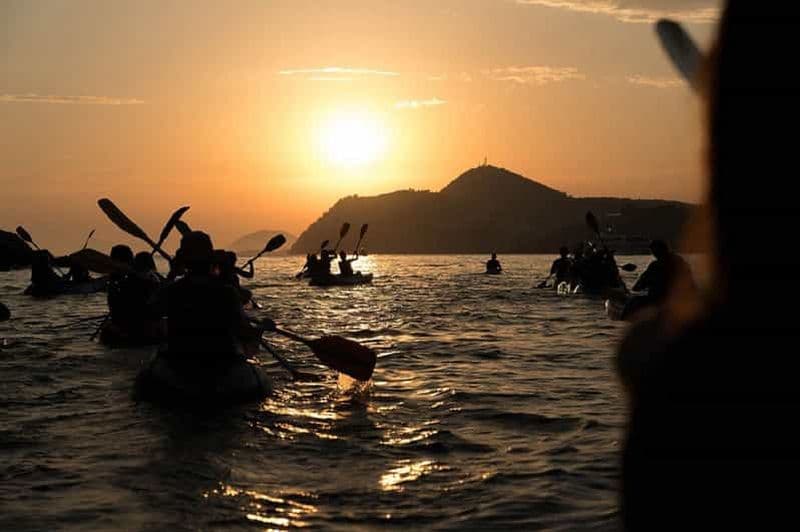 Dubrovnik : visite guidée en kayak de mer au coucher du soleil avec dégustation de vin
