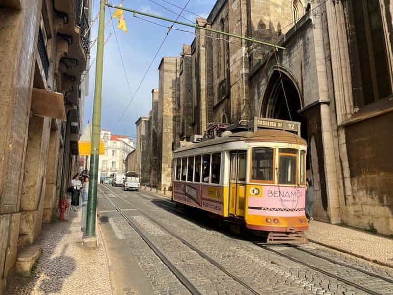 Billet Lisbonne : visite à pied avec trajet en tramway historique n° 28 et dégustations