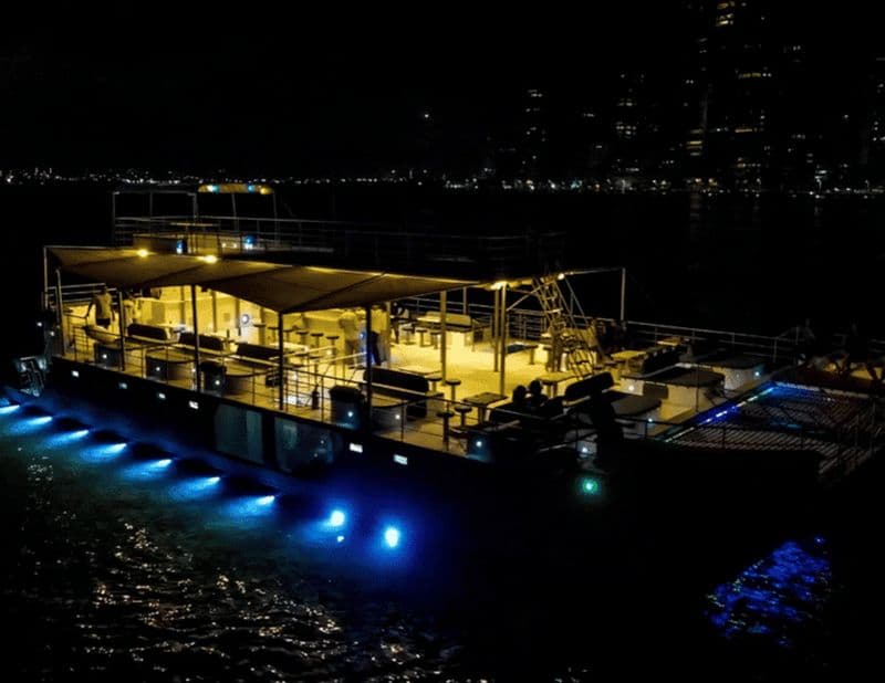 Billet Carthagène : Catamaran Flamante - Plan de nuit dans la baie !
