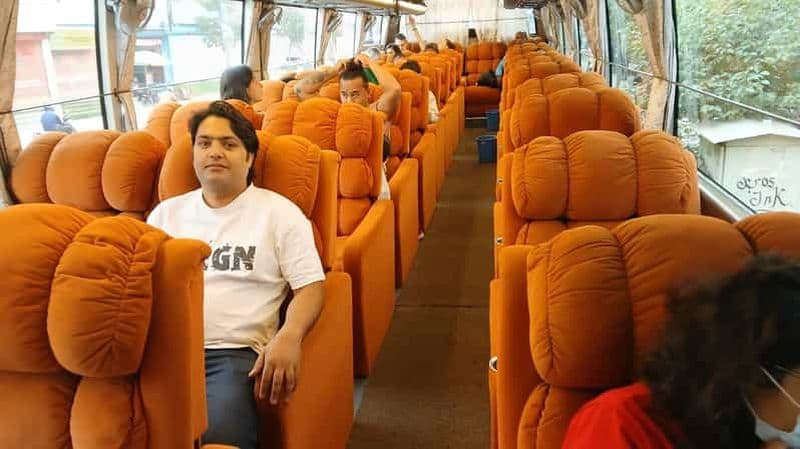 Katmandou : vers Chitwan en bus touristique de luxe avec sièges confortables