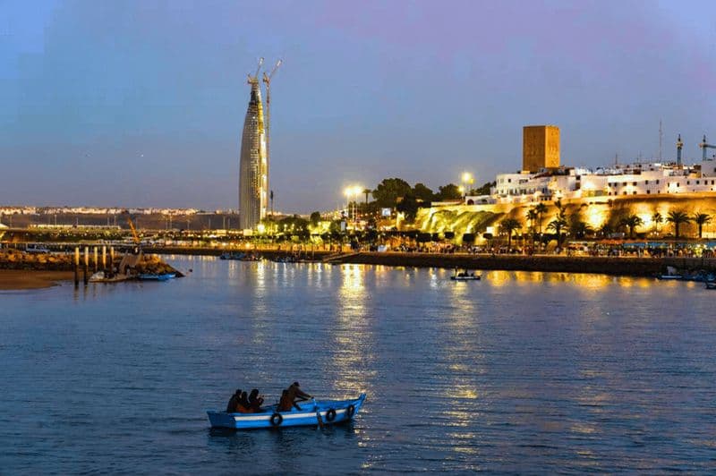 Billet Rabat : Visite nocturne avec dîner traditionnel marocain