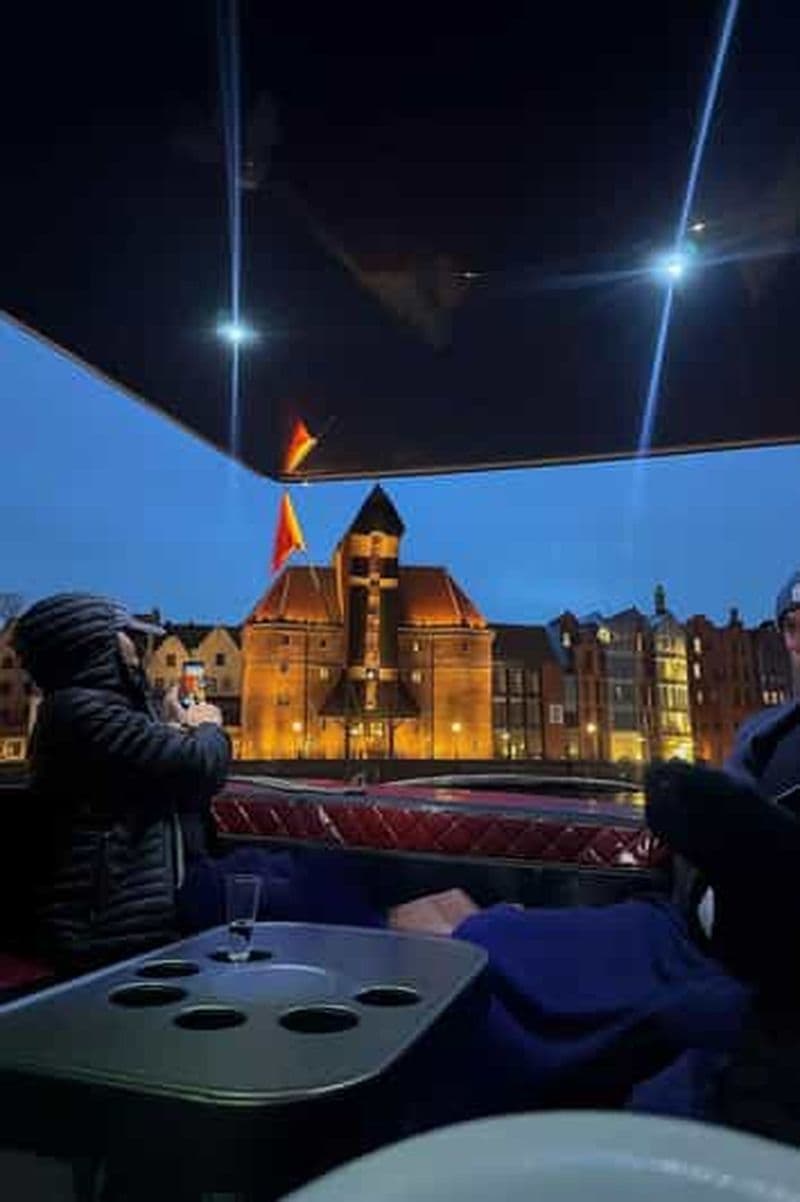 Billet Gdańsk : croisière écologique nocturne sur la rivière Motława avec vin chaud