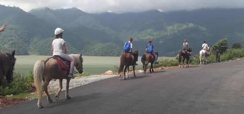 Pokhara : 2,5 heures de balade à cheval et à poney dans la nature