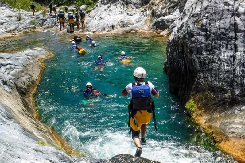 Monterrey : canyoning + randonnée + sauts dans l'eau + descente en rappel + grottes