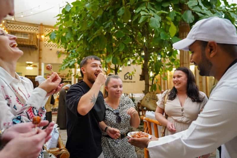 Dubaï : Vieille ville, souks, visite guidée, visite culinaire et balade en Abra.