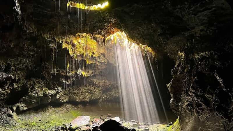 Billet Réunion : Visite sportive dans les tunnels de lave du Piton de la Fournaise
