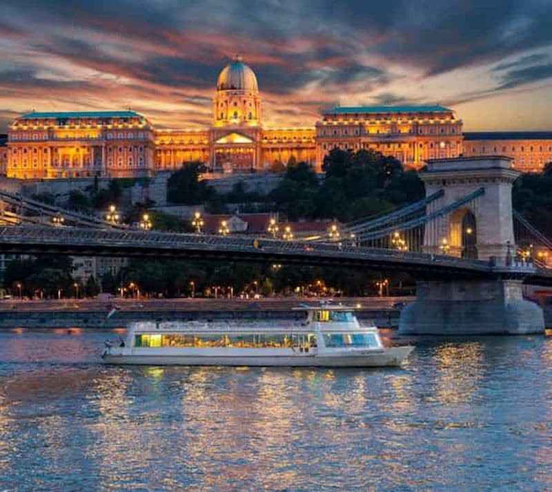 Billet Budapest : croisière fluviale avec dîner de 4 plats et musique folklorique