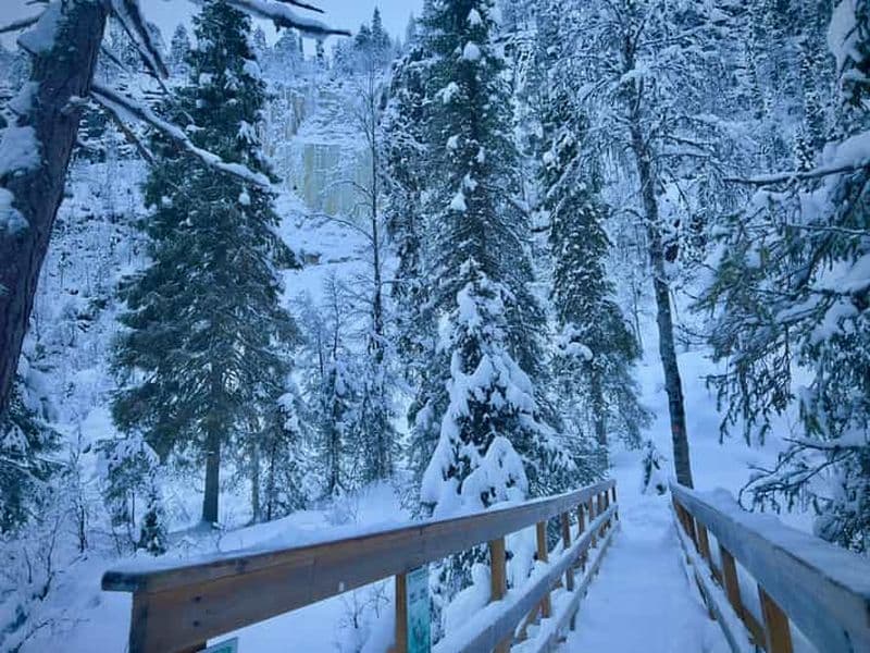 Korouoma : Randonnée dans les cascades gelées
