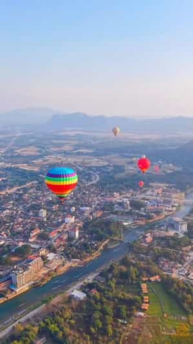 Kayak à Vang Vieng et vol en montgolfière