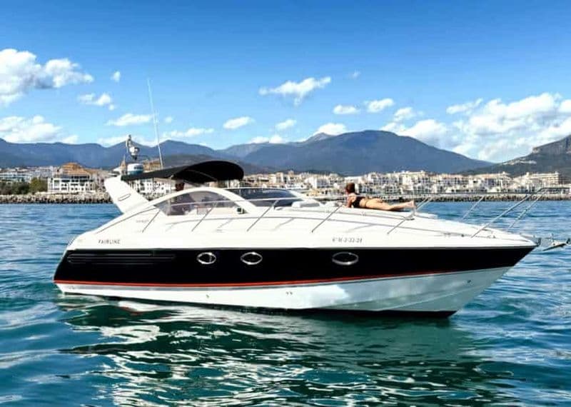 Billet Marbella : croisière privée de 2 à 8 heures à bord d'un yacht de luxe Targa 37 ou Targa 48