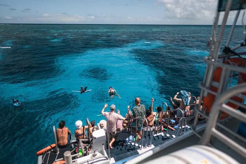 Billet Cairns : Circuit de 2 jours de la Grande Barrière de Corail et de l'île de Fitzroy