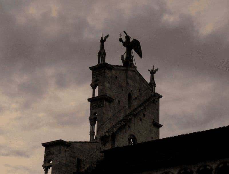 Visite guidée à pied : Lucques mystérieuse entre histoires et légendes