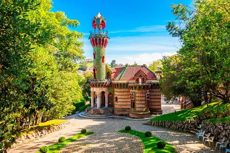 Billet Capricho Gaudí avec entrée, Santillana del Mar et forêt de séquoias