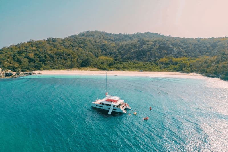Pattaya : circuit dans les 3 îles au coucher du soleil en yacht avec buffet et DJ live