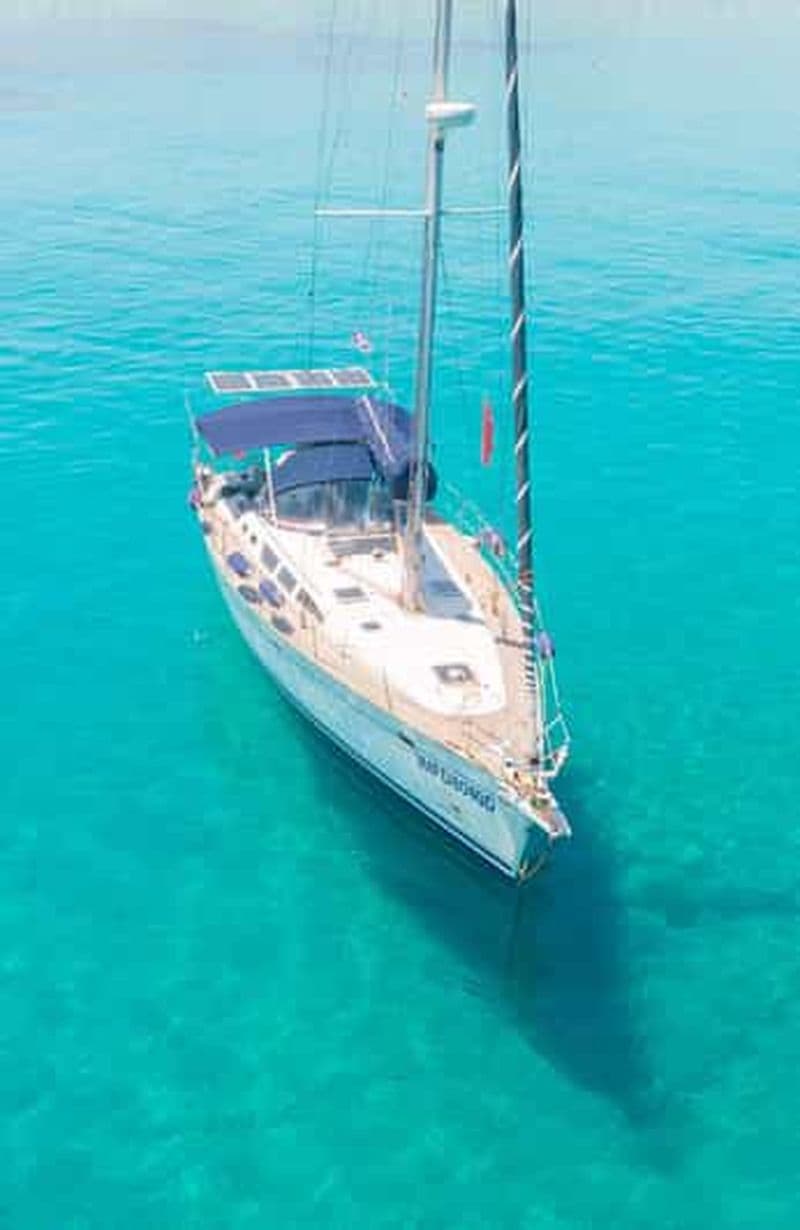Au départ de Cannigione : excursion en bateau à voile dans l'archipel de la Maddalena