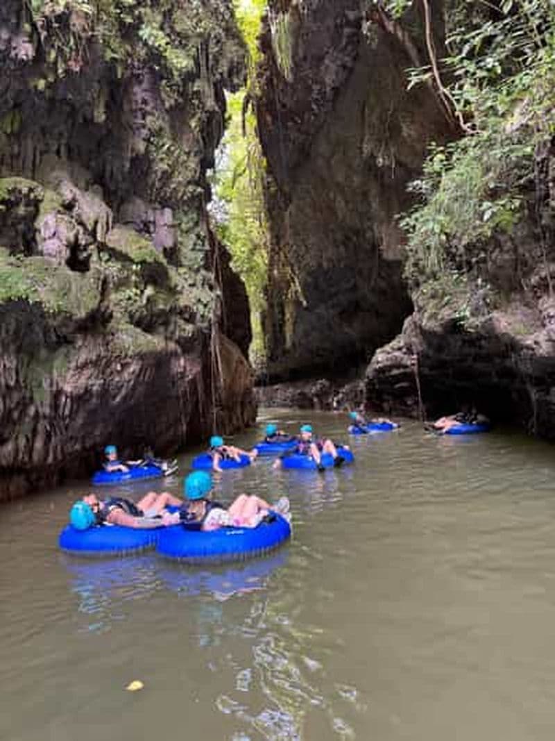 Porto Rico : descente en bouée sur la rivière Tanama et aventure dans les grottes d'Arecibo