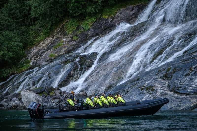 Billet Au départ de Hellesylt : découvrez le fjord de Geiranger en RIB avec Fjordsafari.