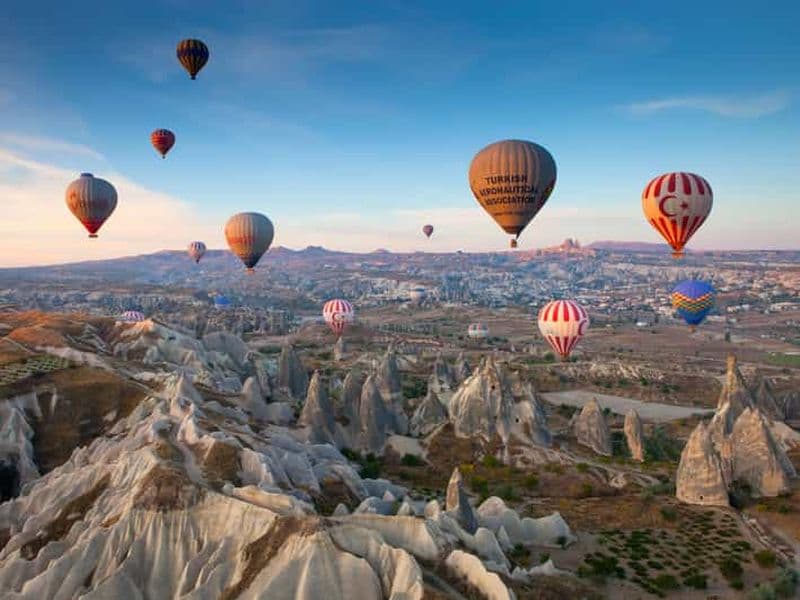 Depuis Istanbul : visite de 2 jours en Cappadoce avec montgolfière