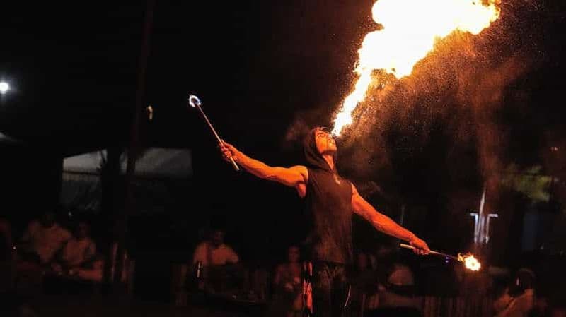 Billet Dubaï : Safari dans le désert, balade à dos de chameau, spectacle et dîner en option.