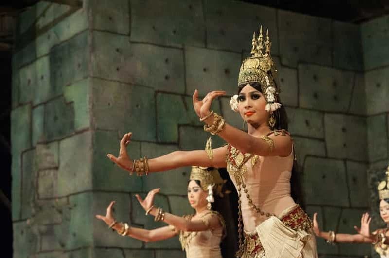 Dîner spectacle de danse Apsara, prise en charge aller-retour incluse.
