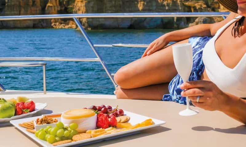 Billet Albufeira : 3 heures de visite des grottes de Benagil et du littoral - "Détendez-vous".