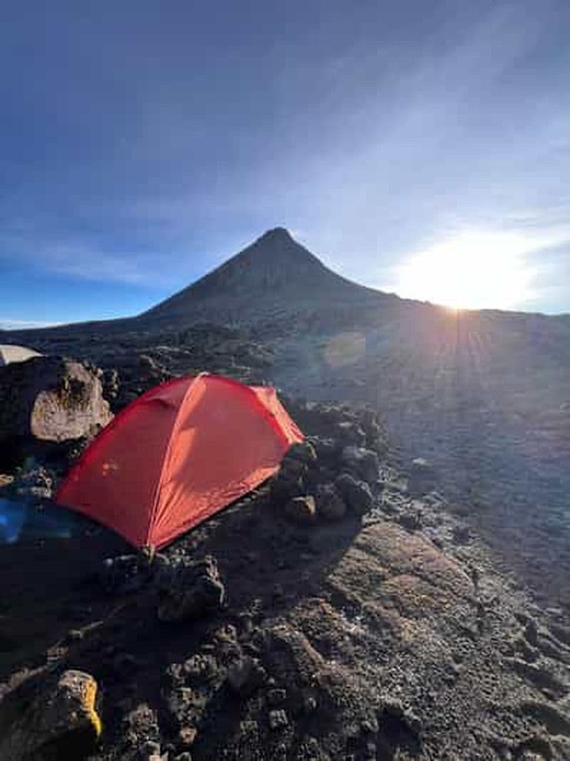 Billet Açores : aventure avec nuit de camping au cratère du mont Pico