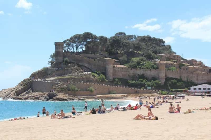 Billet Au départ de Barcelone : excursion d'une journée à Tossa de Mar avec temps libre à la plage