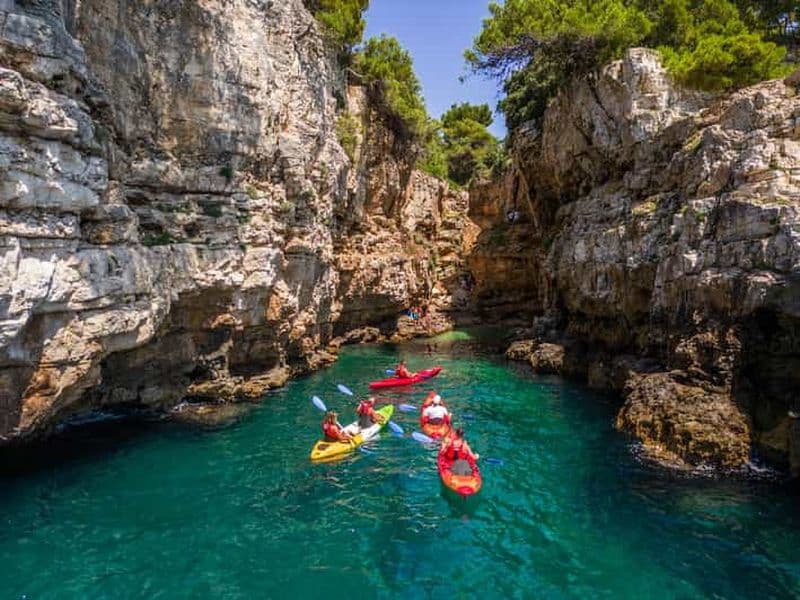 Billet Pula : Aventure en kayak avec plongée en apnée dans une grotte et sur une île