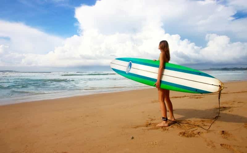 Billet Lima : Cours de surf - Vagues parfaites pour débutants et avancés
