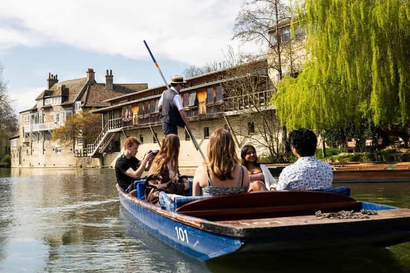 Billet Université de Cambridge : visite guidée en barque sur la rivière Cam