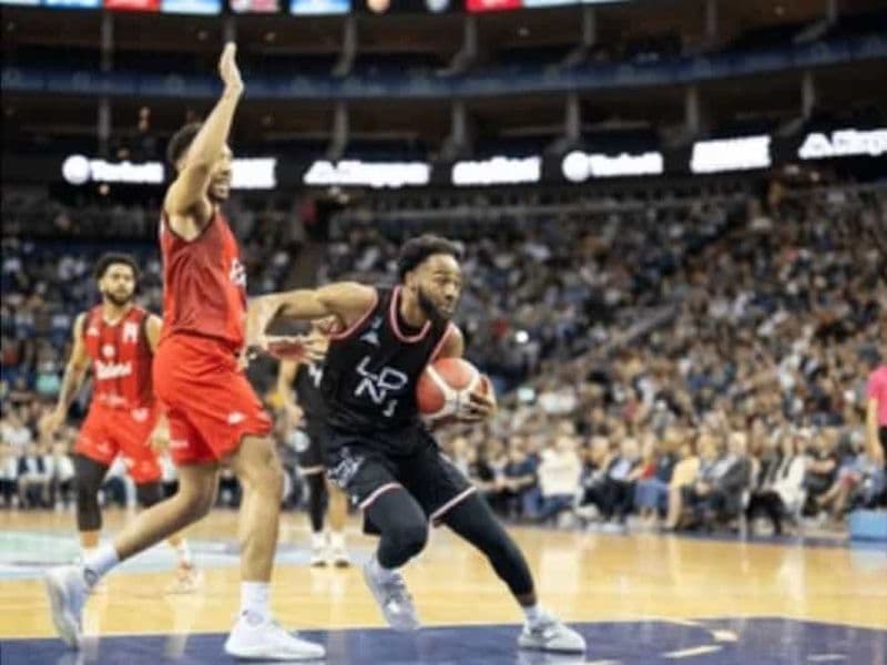 Londres : Match de basket-ball des London Lions à la Copper Box Arena
