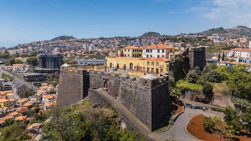 Billet Funchal : visite du fort et dégustation de vin