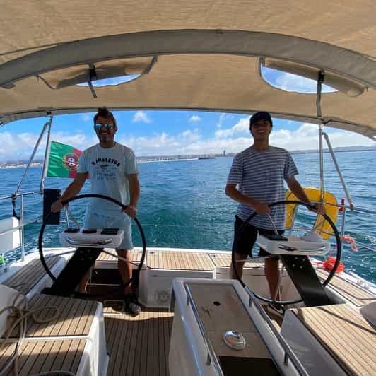 Portimão : visite privée en voilier avec baignade et dégustation de vin