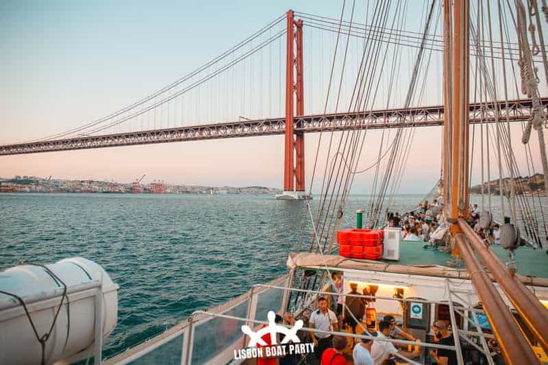 Billet Lisbonne : Sunset Boat Party avec 2 boissons et entrée gratuite au club