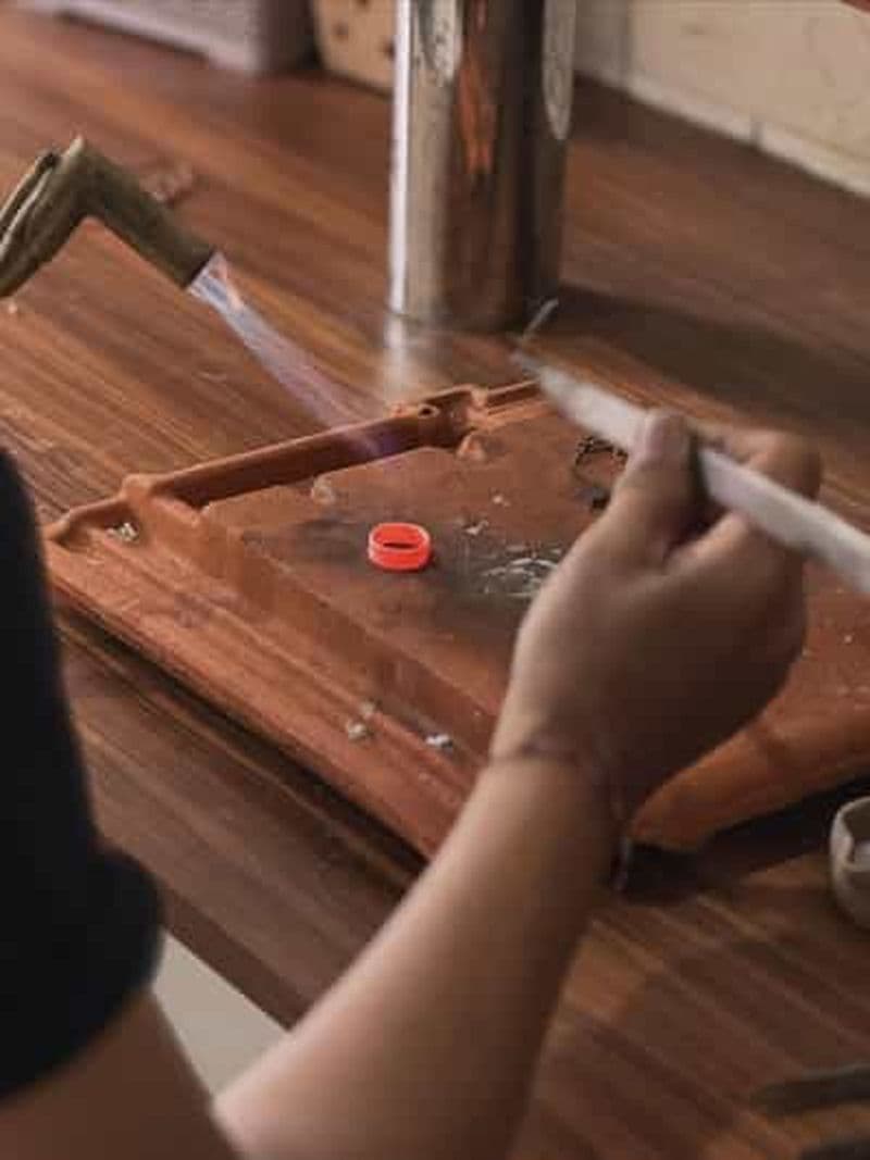 Bali : atelier de fabrication de bijoux traditionnels à Nusa Penida