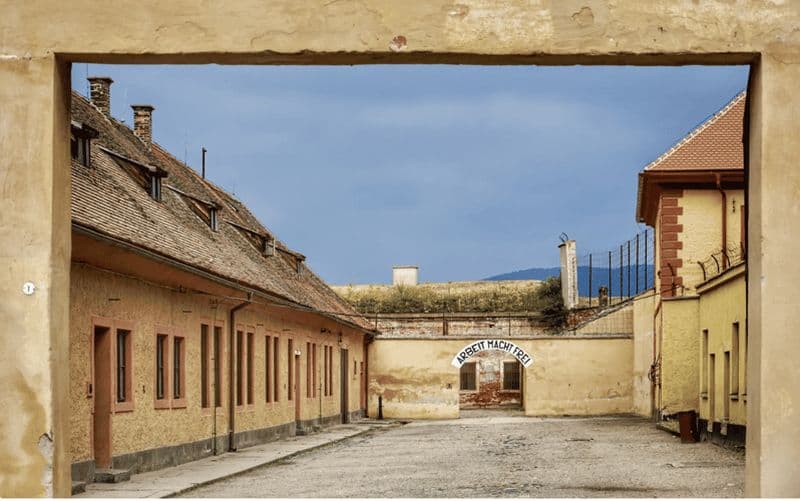 Billet Prague : excursion privée d'une journée au camp de concentration de Terezín