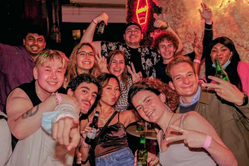 Hong Kong : la tournée des bars n°1 avec boissons à volonté !