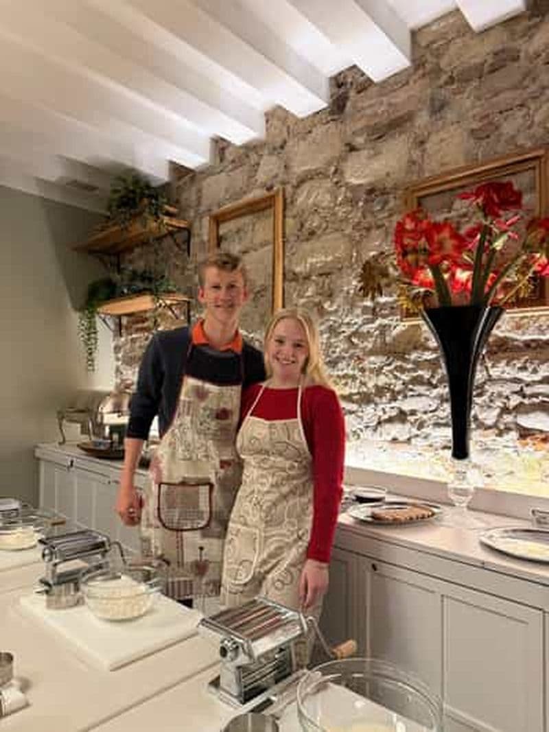 Vérone : Cours de cuisine de pâtes et de tiramisu avec vin raffiné