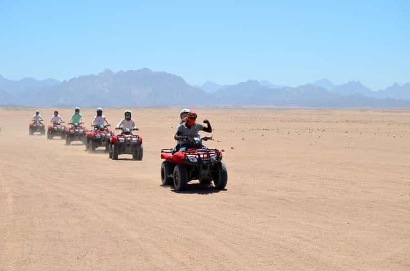Hurghada : Balade en quad, en buggy, à dos de chameau et village bédouin