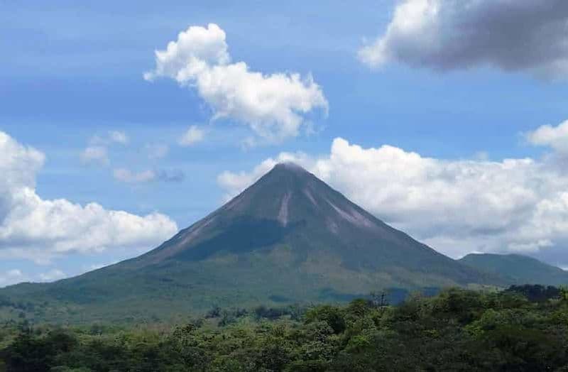 Billet Jaco: visite du volcan Arenal, de la cascade Fortuna et des sources chaudes