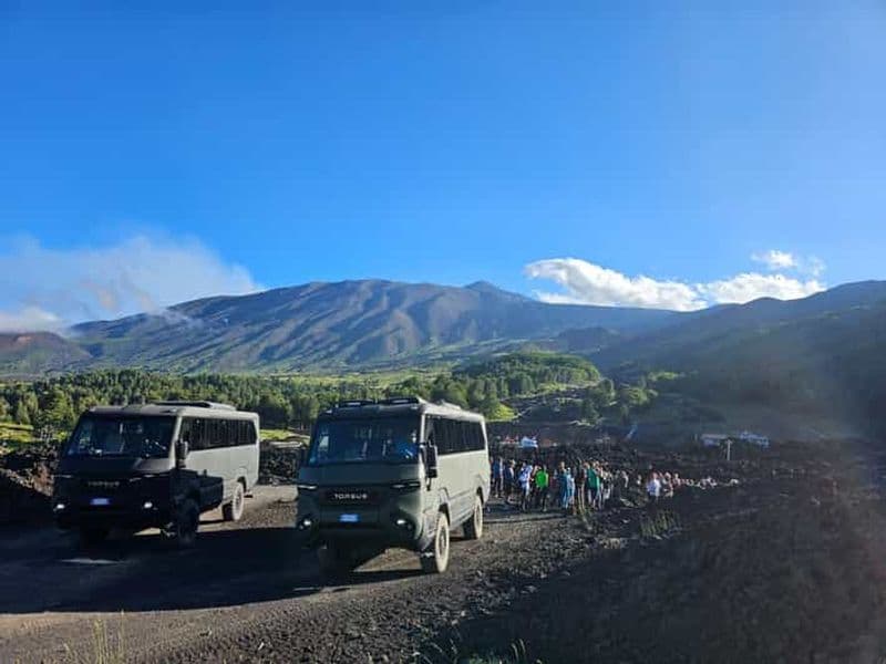Mont Etna : visite guidée des cratères nord supérieurs en 4x4 avec randonnée