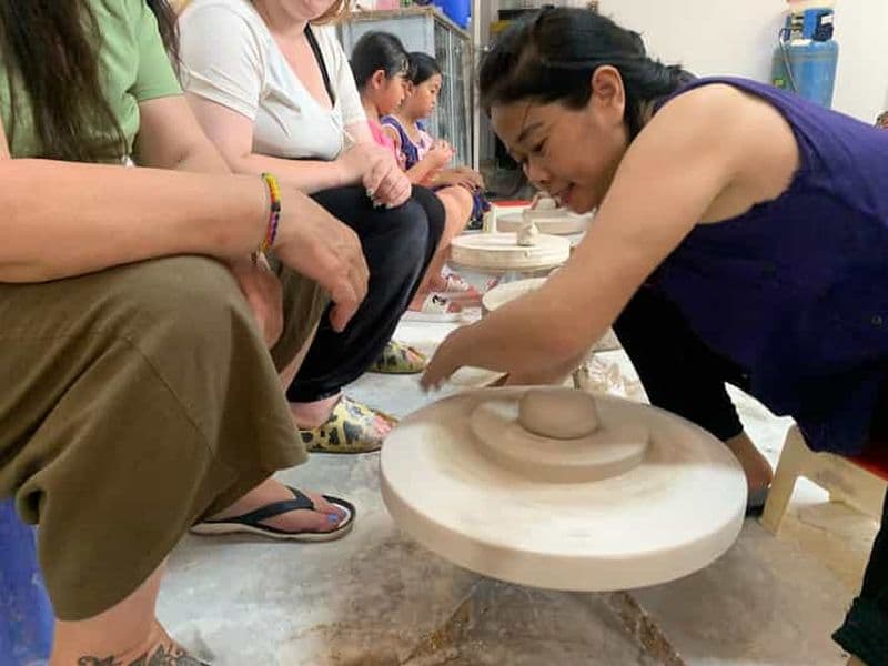 Excursion en moto dans la campagne de Hanoi : Village de céramique de Bat Trang