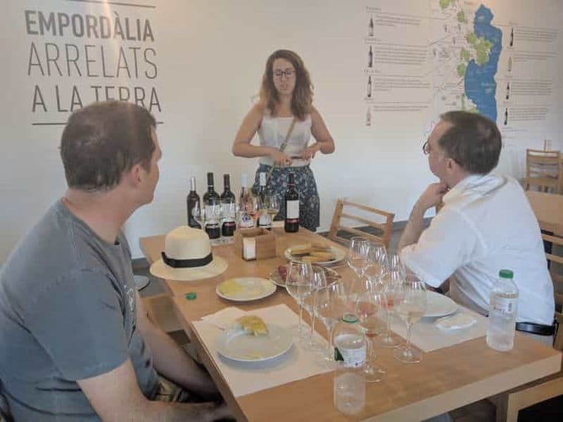 Gérone : Visite des vignobles locaux avec petit-déjeuner et dégustation de vin